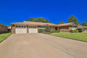 Hot Tub, Privacy, sleeps 11 & TONS of Space!